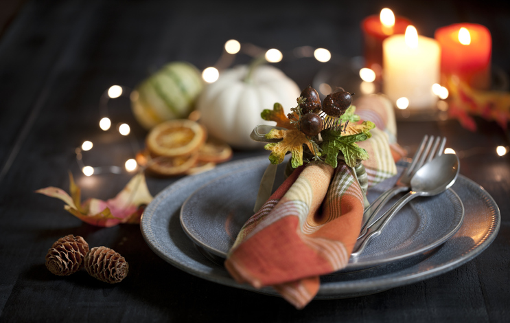 elegant-thanksgiving-dining-table-setting