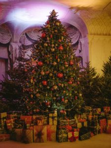 christmas-trees-gifts-christmas-ornaments